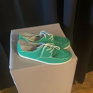 Olukai Women’s boat shoes size 8 Green